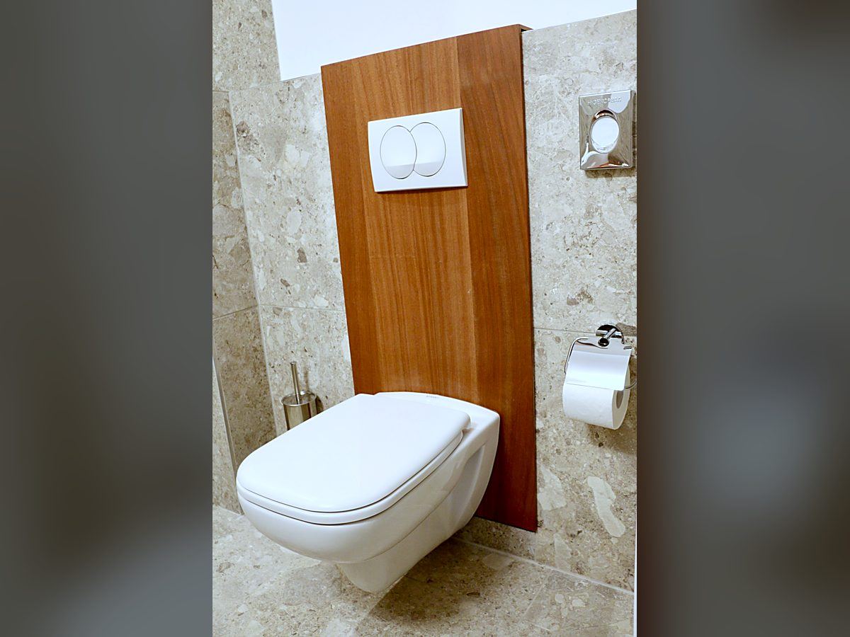 WC suspendu, plaque de commande et accessoires chromés, Tropic Appart'Hôtel